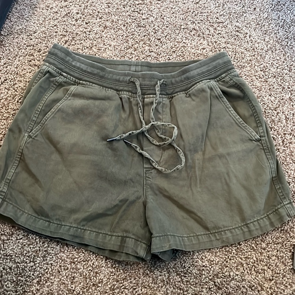 Gap Women’s pull on shorts, size small